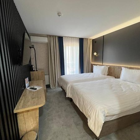 Avenue Park Hotel Yusufkhona Esterno foto