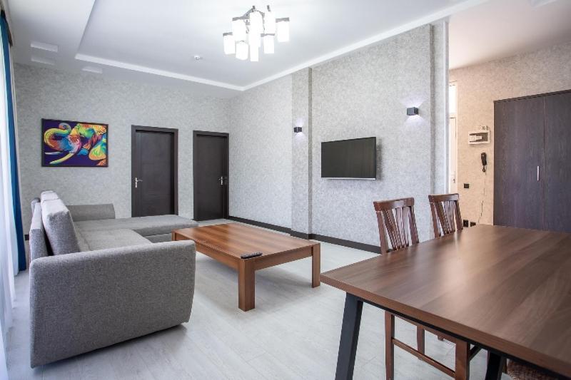 Avenue Park Hotel Yusufkhona Esterno foto