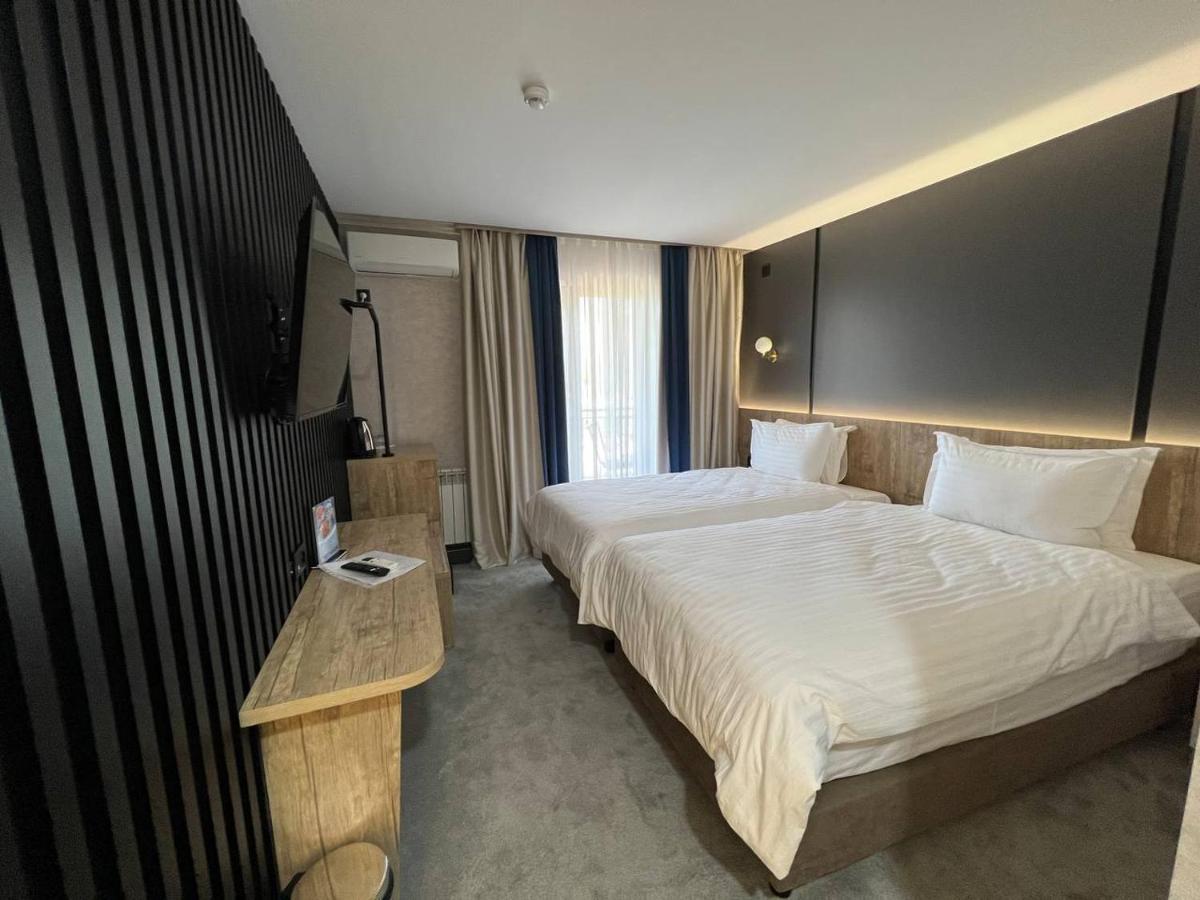 Avenue Park Hotel Yusufkhona Esterno foto